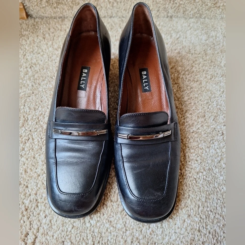 Vintage Bally Womens Black Heeled Loafers. Size 5